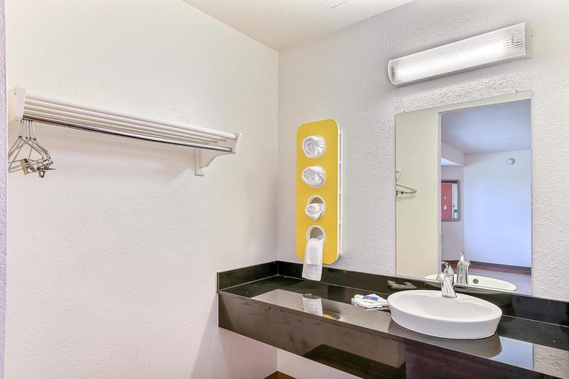 Motel 6-Pinole, Ca Zewnętrze zdjęcie